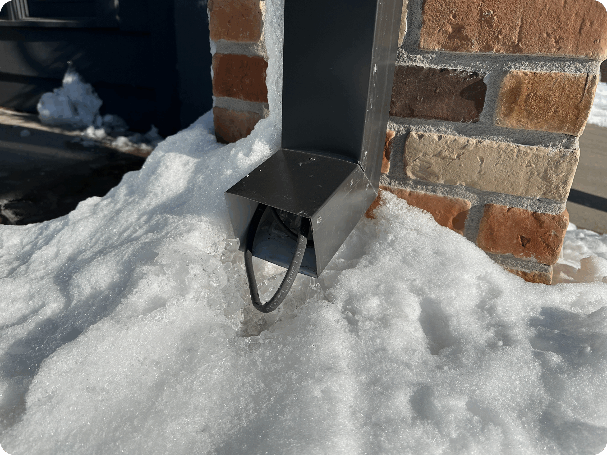 Cable guard protecting heat cable